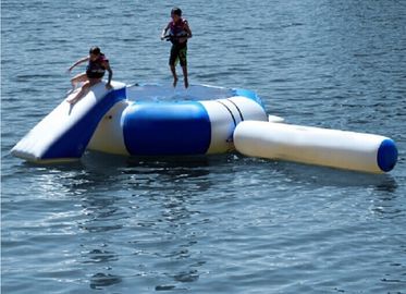 Trampoline น้ำอุ่นกลางแจ้งสีฟ้า, ของเล่นน้ำที่กำหนดเองสำหรับ Lake