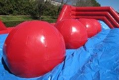 Sphere Wipeout ลูกโป่งใหญ่ Inflatable เกมแบบโต้ตอบ Brige Walk สำหรับสนามเด็กเล่น