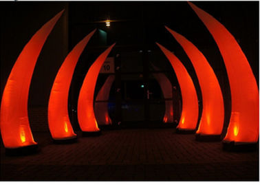 โคมไฟ LED นำแสงที่สวยงามสำหรับงานปาร์ตี้ค่ำสีแดง Tusk Type