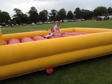 เกมส์แอ็คชันแบบ Inflatable แบบสีเหลืองขนาด 35x12 ฟุตเกมที่ปรับแต่งได้เองเรียกใช้งาน Bungee Run