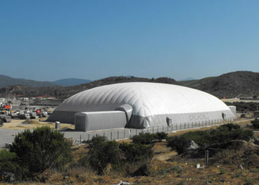 เต็นท์ทรงพองยักษ์ที่ทนทานทนทานโครงสร้างอาคารอากาศสีขาวสำหรับเล่นเทนนิส