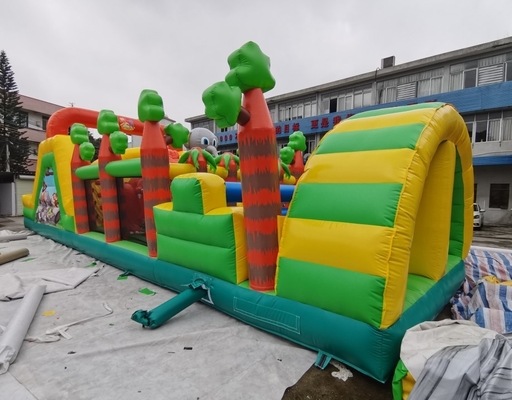 Tarpaulin Inflatable Obstacle Course พร้อมสัตว์ไดโนเสาร์ Trampoline Insane Run Obstacles