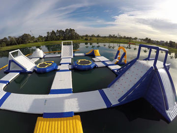 อุปสรรค Blue หลักสูตรเกมน้ำ Inflatable Aqua Park สำหรับ Luxury Resort