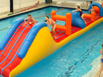 0.9 มิลลิเมตร PVC Inflatable Aqua Park หลักสูตรอุปสรรคน้ำ Inflatable สำหรับเด็ก