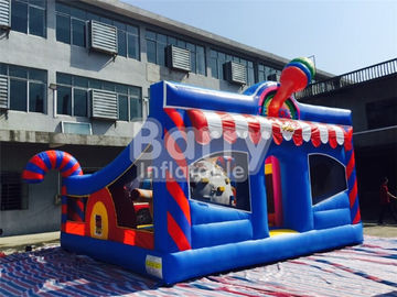 6 * 5.7 * 4.3 เมตร Bouncy Castle พองลมสวนสนุกสำหรับเด็กพร้อมด้วยองค์ประกอบกีฬา