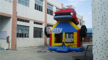รูปร่างรถ Inflatable Bouncer ป้องกันไฟผ้าใบกันน้ำ PVC / Oxford Cloth For Park