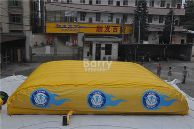 เกมกีฬา Inflatable ที่น่าตื่นเต้น Inflatable Jump Air Bag สำหรับเล่นสกี, Bike Jump Air Bag Stunt