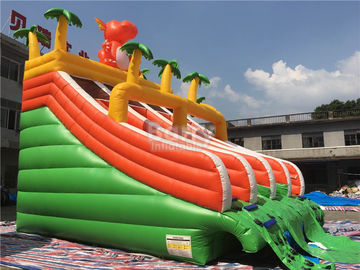 PVC ไดโนเสาร์ Double Inflatable Water Slide สำหรับสระว่ายน้ำพร้อม Landing Bed