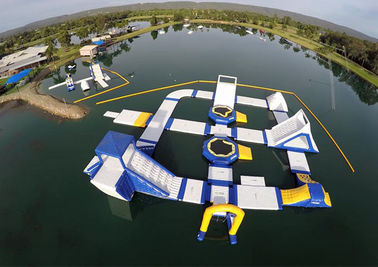 เด็กสวนที่น่าตื่นตาตื่นใจ Giant Inflatable Water สำหรับทะเล / มหาสมุทร 17x8m Customzied