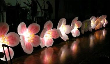 โซ่ดอกไม้พองลมหลายสีสำหรับตกแต่งงานแต่งงานพร้อมไฟ LED
