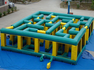 Waterproof Inflatable Bounce House เขาวงกตอุปกรณ์สนามเด็กเล่นกลางแจ้ง