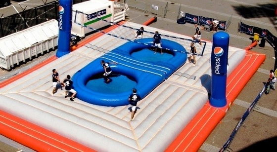 0.9mm PVC Inflatable Volleyball Court หาดทราย Blow Up Bossaball Game