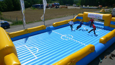 สนามฟุตบอลที่ทำให้พองได้ง่าย, สนามฟุตบอลสำหรับเด็กเล่นน้ำท่วมสำหรับผู้ใหญ่