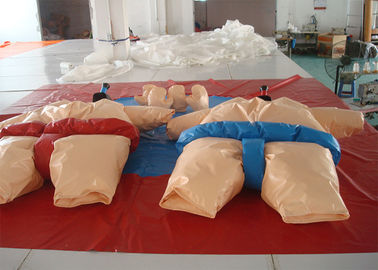 สวนสนุกเกม Interactive Inflatable Sumo Wrestling เครื่องแต่งกายให้เช่า