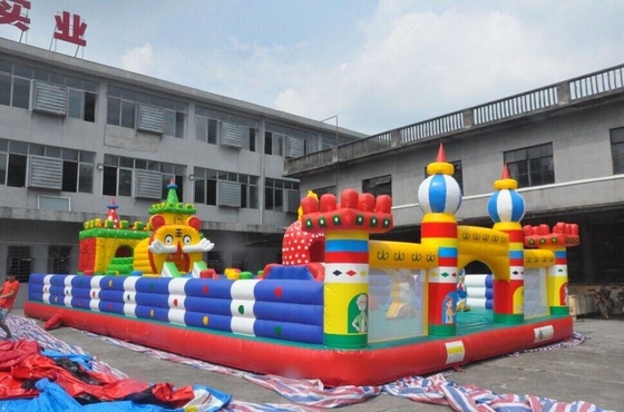0.55mm PVC Inflatable Jumping House 30x10m ธีมการ์ตูน Bouncy Castle