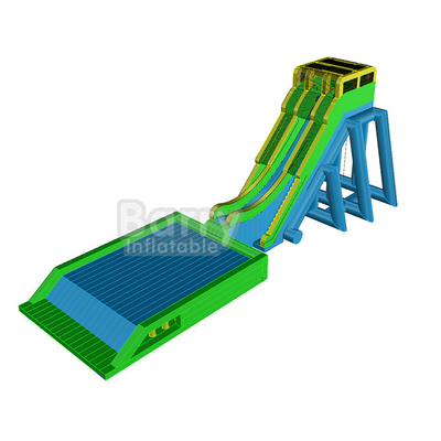 สไลด์น้ำ PVC แบบหล่นสูงพร้อมแพลตฟอร์มถุงลมทำให้พองได้ Flying Slide