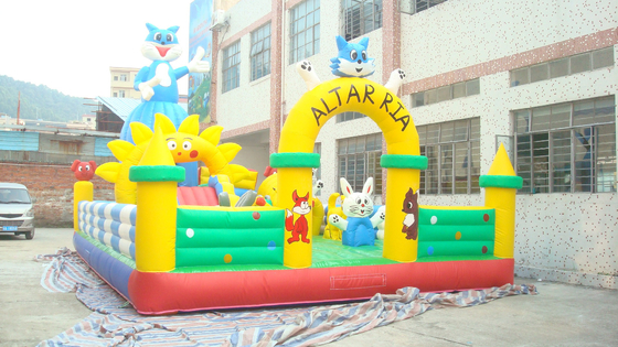 เกมสนามเด็กเล่น Tarpaulin Inflatable Theme Park Kids Bouncy Castle