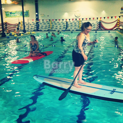 ง่ายต่อการควบคุม Inflatable Sup Board Stand Up Paddle Surf Water Play Equipment