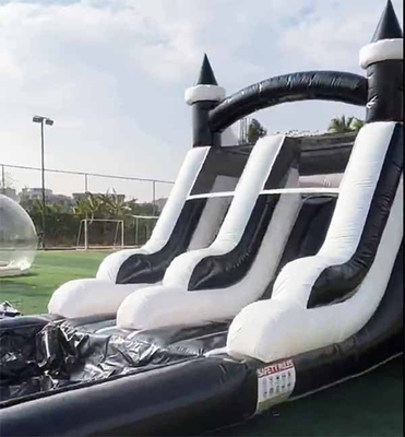 ภายในและภายนอก สีดําและสีขาว Tuxedo บ้านกระโดดน้ํา inflatable slide สําหรับปาร์ตี้