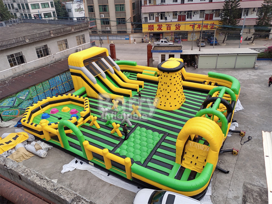 สวนสนุกน้ําแห้งลมใหญ่ในกลางแจ้ง National Indoor Big Bounce House With Wipe Out Game Slide การปีนกําแพง