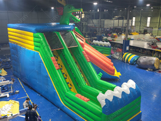 สวนน้ําระดับพาณิชย์ Dragon Inflatable สนามเล่นน้ําหลายสไลด์ที่มีสระว่ายน้ําขนาดใหญ่ สําหรับสวนสนุก เทศกาล