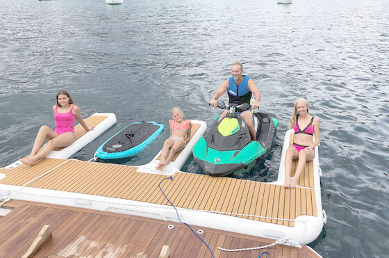 PVC Drop Stitch ที่กำหนดเอง Inflatable Yacht Dock Water Floating Platform