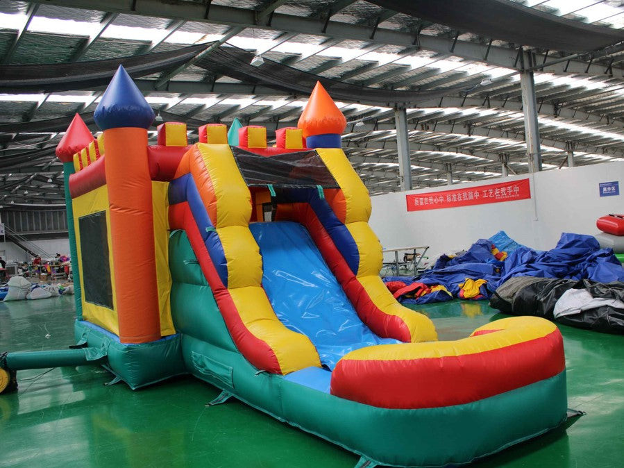 PVC ประเภทพาณิชย์เด็ก โลโก้ตามสั่ง น้ําหรือแห้ง ปราสาท บันซ้อนบ้านกับสไลด์ สนุกสนานของเล่น