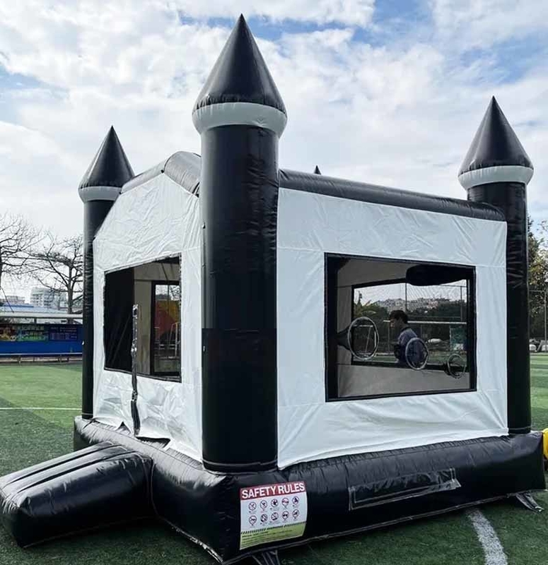 ภายในและภายนอก สีดําและสีขาว Tuxedo บ้านกระโดดน้ํา inflatable slide สําหรับปาร์ตี้