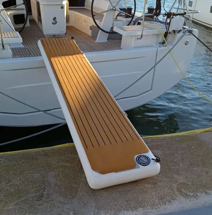 วัสดุภายนอก DWF + EVA พองตันแบบอัดลมทางเดิน Jet Ski Floating Platform Docks