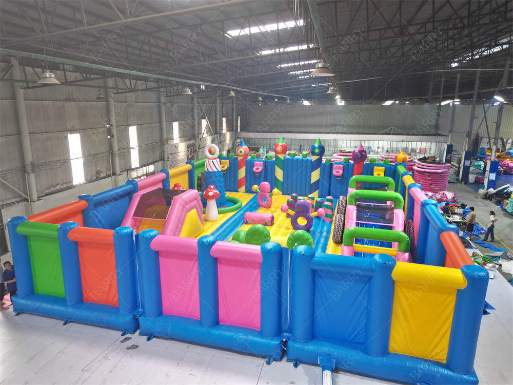 Custom World'S Biggest Kids Indoor Bounce House สวนสนุก สนามเด็กอัดอัด