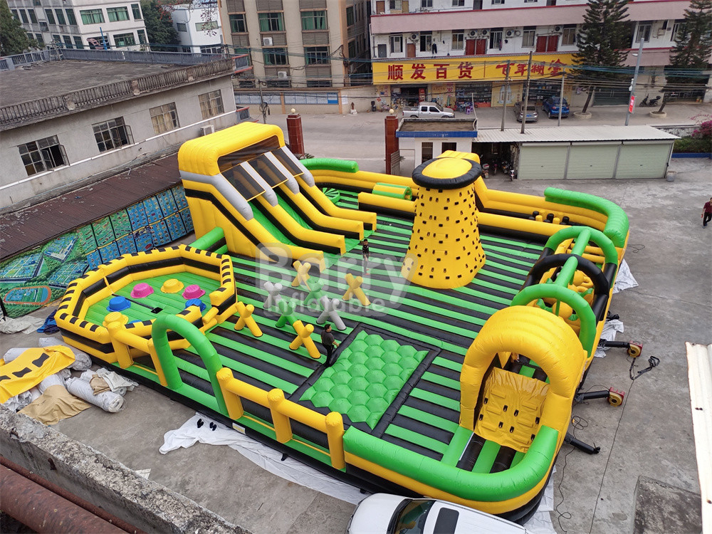 สวนสนุกน้ําแห้งลมใหญ่ในกลางแจ้ง National Indoor Big Bounce House With Wipe Out Game Slide การปีนกําแพง