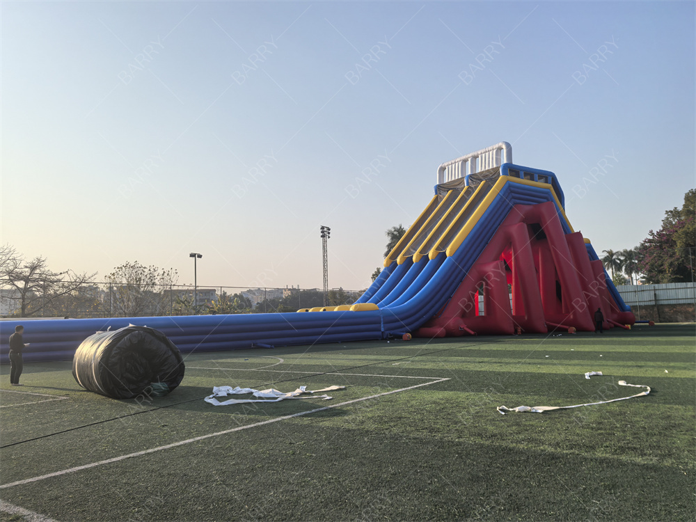 สไลเดอร์น้ำเป่าลมขนาดยักษ์สำหรับผู้ใหญ่ สีแดง ขนาด 65x18x15 เมตร ระดับเชิงพาณิชย์