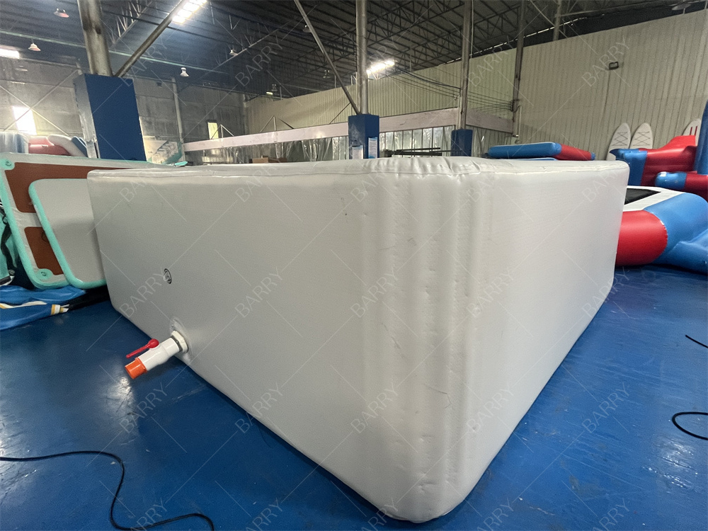 ความปลอดภัย Hot Drop Stitch Fabric วัสดุใหม่ Inflatable Custom Made Grey Inflatable Pool Ball Pit สําหรับเด็ก