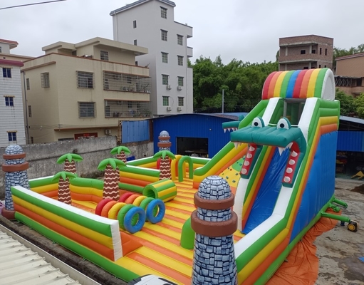ปราสาท Bouncy พองเชิงพาณิชย์ต้นปาล์มธีมอุปกรณ์สนามเด็กเล่นสำหรับสวนสนุก