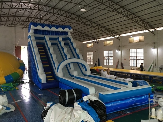 สไลด์น้ำทำให้พองในเชิงพาณิชย์ PVC พร้อมสระว่ายน้ำ