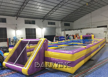 เกมกีฬา Inflatable กลางแจ้งที่กำหนดเองผู้เล่นผู้ใหญ่ / เด็กสนามฟุตบอลพอง
