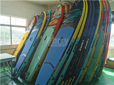 365lbs Inflatable SUP Board กีฬาทางน้ำ Surf Stand Up Paddle Board สีที่กำหนดเอง