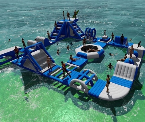 OEM Tarpaulin สวนน้ำลอยน้ำทำให้พอง Family Resorts Water Parks Floating Blow Up Island