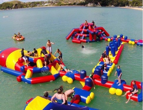 สวนน้ำลอยน้ำยักษ์แบบกำหนดเอง Blow Up Aqua Park