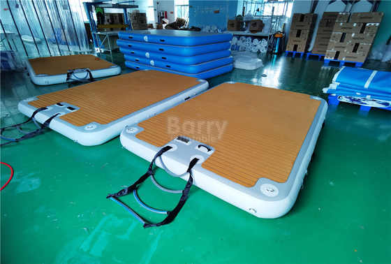สนามว่ายน้ําในกลางแจ้งที่ลมลื่น เกาะลอย เรือลอยที่ลมลื่นน้ํา Jet Ski Dock Platform Floats With Ladder