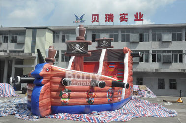 คอมโบที่น่าสนใจพองพาณิชย์เรือโจรสลัด Bouncy Castle Slide กับอุปสรรคหลักสูตร