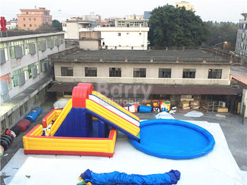 สวนสนุก Inflatable สวนหลังบ้าน, สไลด์ Inflatable กับสระว่ายน้ำ