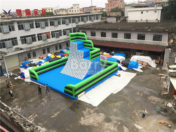 กรีน Outdoor Inflatable Climbing กำแพงอุปสรรคหลักสูตรกับด้านล่างพรม