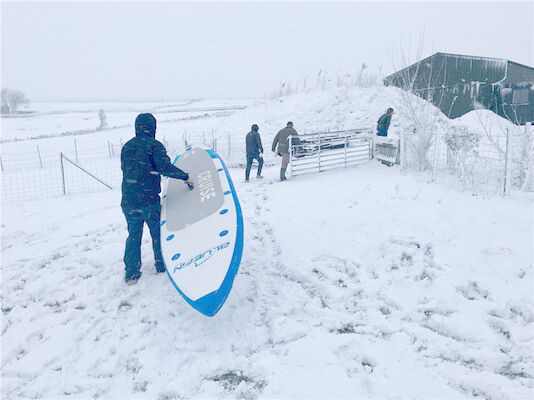 กระดาน SUP เป่าลมอีพ็อกซี่เรซิ่นสีน้ำเงินสำหรับ Snow Park