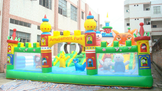 เกมสนามเด็กเล่น Tarpaulin Inflatable Theme Park Kids Bouncy Castle